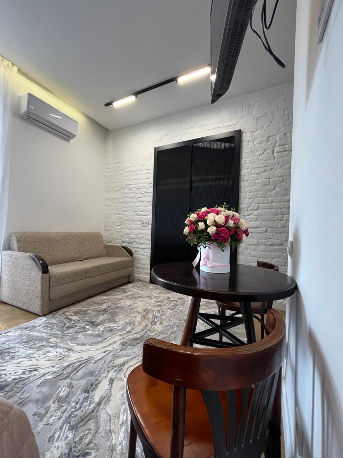 Favorit Apartments 1 Кім Безкоштовна Парковка Центр З Балконом Не Далеко Від Ж Д Вокзалу Звітні Документи Liov Exterior foto