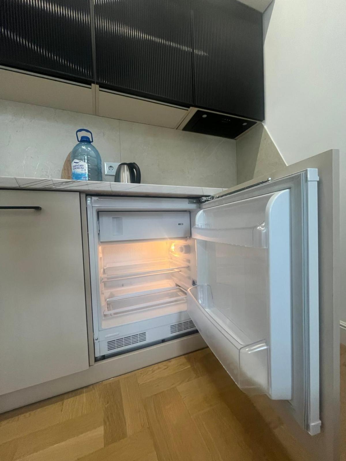 Favorit Apartments 1 Кім Безкоштовна Парковка Центр З Балконом Не Далеко Від Ж Д Вокзалу Звітні Документи Liov Exterior foto