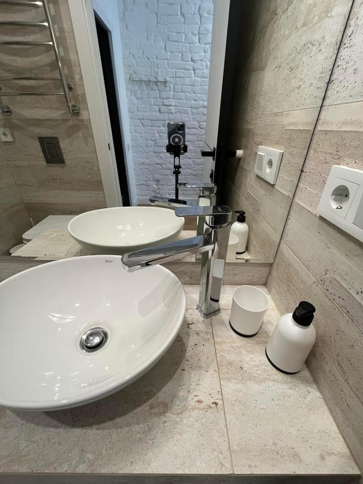Favorit Apartments 1 Кім Безкоштовна Парковка Центр З Балконом Не Далеко Від Ж Д Вокзалу Звітні Документи Liov Exterior foto