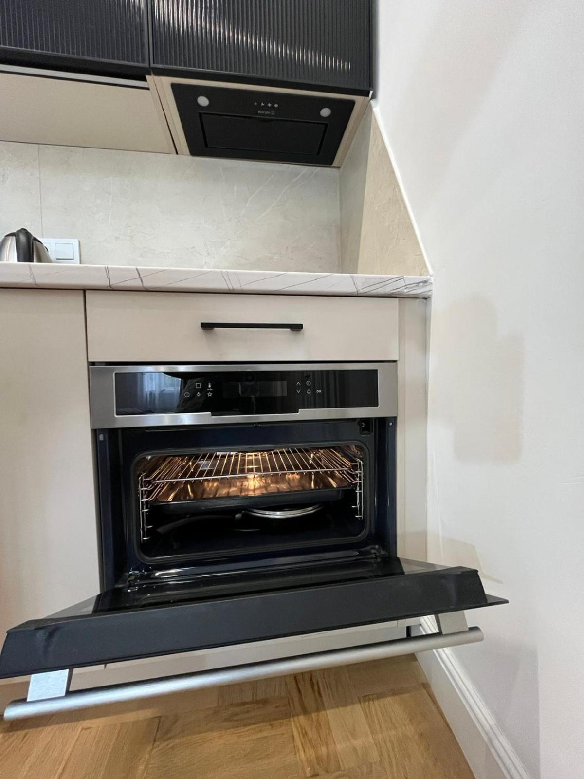 Favorit Apartments 1 Кім Безкоштовна Парковка Центр З Балконом Не Далеко Від Ж Д Вокзалу Звітні Документи Liov Exterior foto