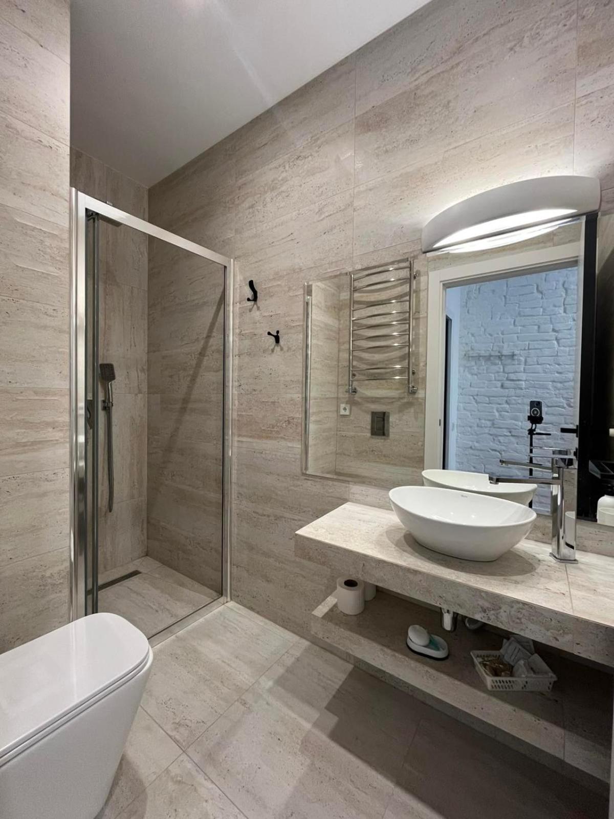 Favorit Apartments 1 Кім Безкоштовна Парковка Центр З Балконом Не Далеко Від Ж Д Вокзалу Звітні Документи Liov Exterior foto